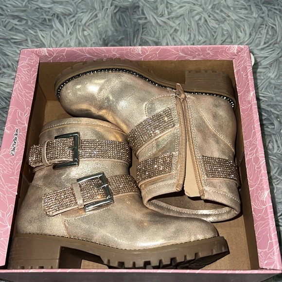 Rose gold boots for toddler * - Picture 2 of 5